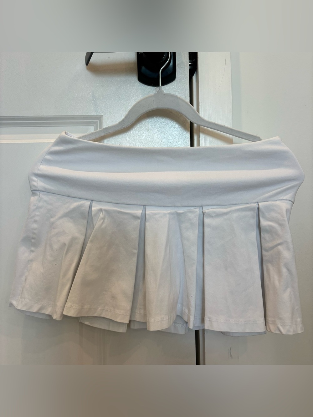 Garage white pleated tennis skort